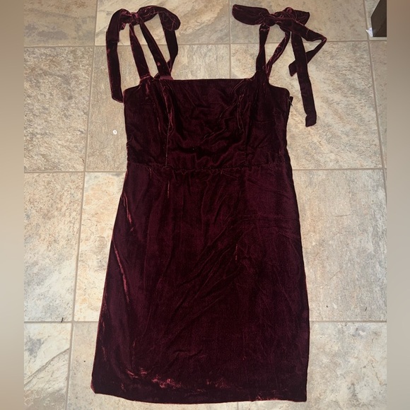 House of Harlow 1960 x Revolve Burgundy Velvet Shoulder Tie Maroon Mini Dress M - Picture 3 of 8